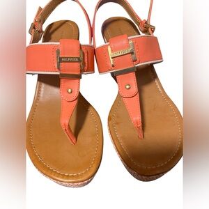 EUC Tommy Hilfiger Wedge Sandal Size 8 Coral with Gold Buckle